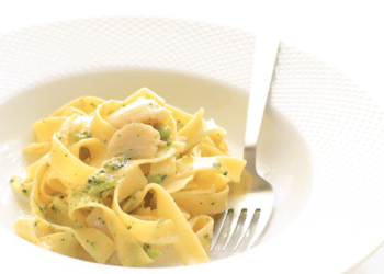 Creamy White Fettuccine Pasta With Scallops Recipe