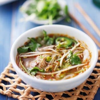 Heartwarming Pho With Organic Chicken And Rice Noodles - Thefoodiebunch Heartwarming Pho With Organic Chicken And Rice Noodles
