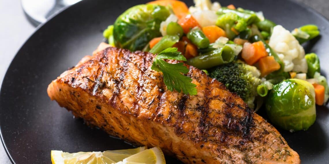 Easy And Delicious Air Fryer Salmon - Thefoodiebunch Easy And Delicious Air Fryer Salmon With Slice Lemon And Vegetables