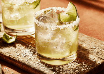 Classic Margarita Recipe (Fresh Lime, 5 Minutes)
