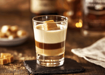 Decadent Buttery Nipple Shot: A Sweet Layered Cocktail Delight